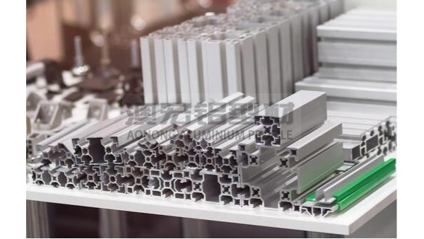 還在為笨重與高耗能買單？鋁材“輕時(shí)代”已按下加速鍵