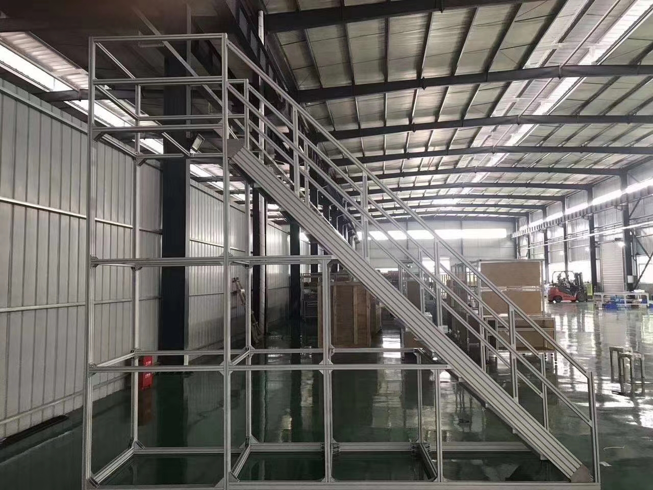 倉(cāng)儲(chǔ)物流設(shè)備為何偏愛(ài)鋁型材框架？