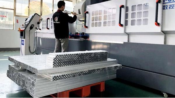 鋁型材框架的穩(wěn)定性由什么決定的？